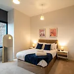 Riverside Dock 2br Parking Apartment Leeds (West Yorkshire)