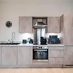 דירה Riverside Dock 2br Parking