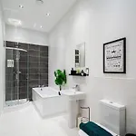 Riverside Dock 2br Parking דירה *