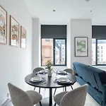 Riverside Dock 2br Parking * לידס