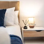 Riverside Dock 2br Parking *