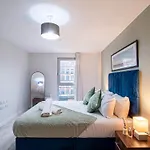Riverside Dock 2br Parking Apartment