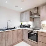 Riverside Dock 2br Parking