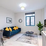 Riverside Dock 2br Parking * לידס