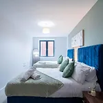 Riverside Dock 2br Parking Leeds (West Yorkshire)