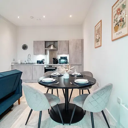 Modern 2-bed Waterfront At Dock