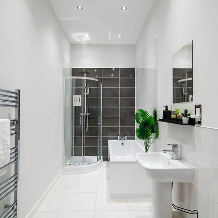 شقة Modern 2-bed Waterfront At Dock *