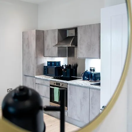 Modern 2-bed Waterfront At Dock شقة