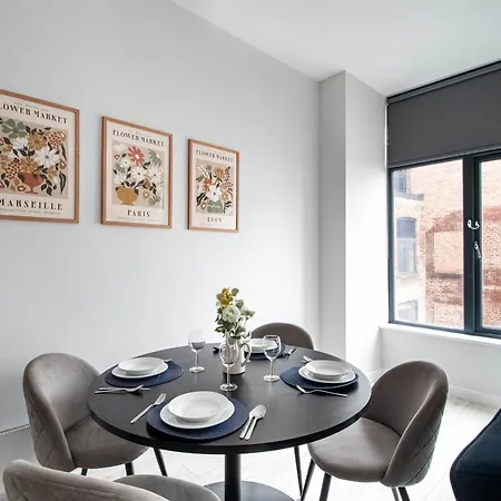 شقة Modern 2-bed Waterfront At Dock *