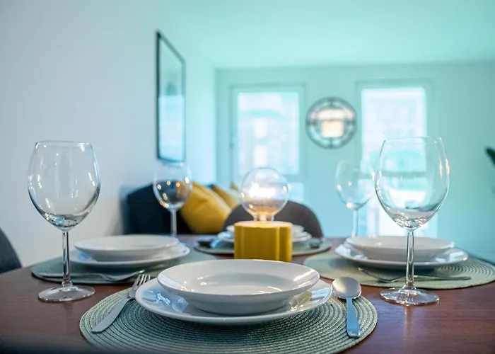 Victoria Riverside River View * Leeds (West Yorkshire)